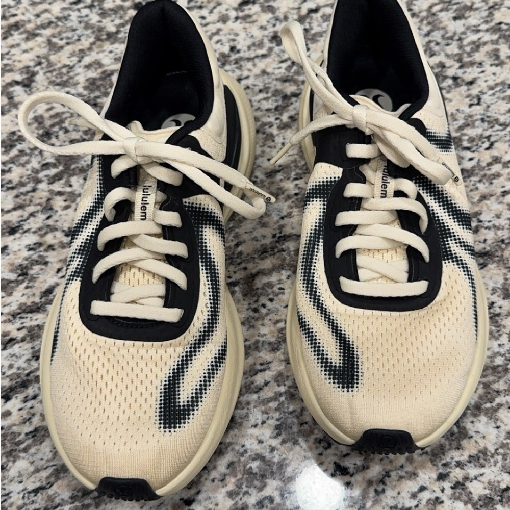 Lululemon Beyondfeel Running Shoe Butter Cream US 7 - Picture 3 of 4